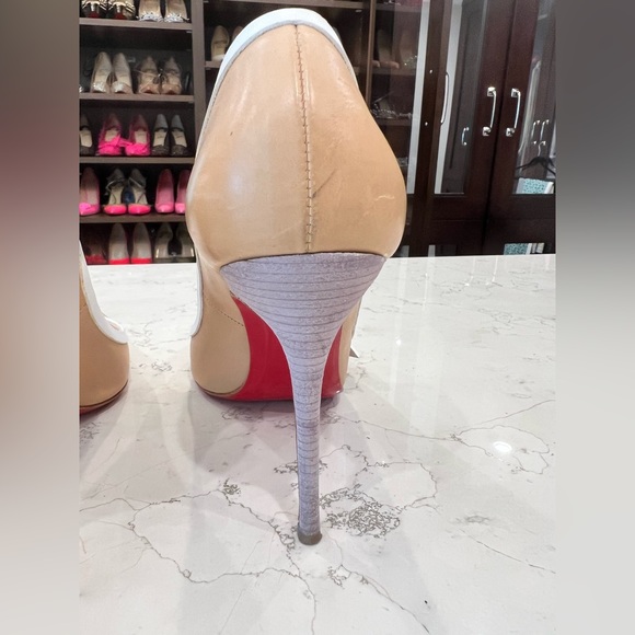 Christian Louboutin, beautiful beige heels with white bow, size 37.5 - Picture 6 of 13